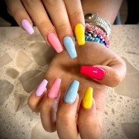 1683913972_spring-nails 